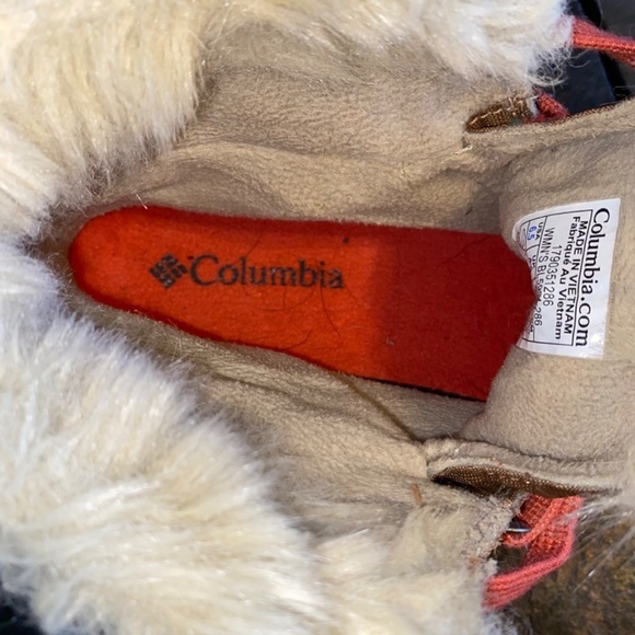 Ladies size 6.5 Columbia lined booties - Picture 4 of 8